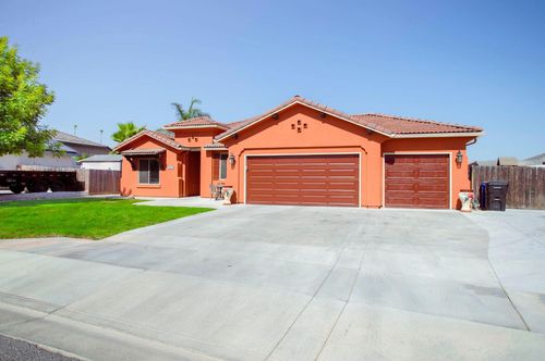 2140 Kimberly Pl, Porterville, CA, 93257-8992 | Card Image