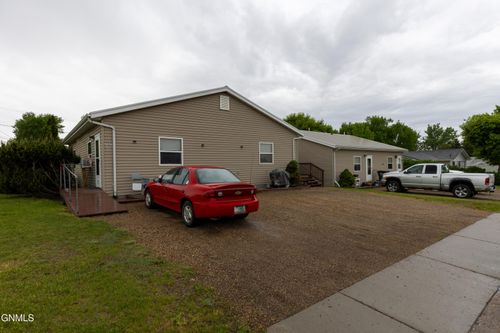 705 & 707 Main Street, Underwood, ND, 58576 | Card Image