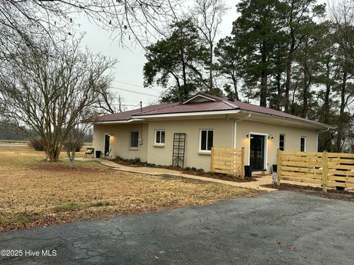 111 Asbury Rd, Cove City, NC, 28523-9741 | Card Image