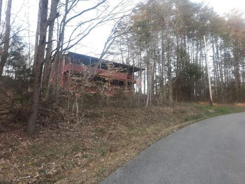 125 W Taxiway Dr, Albany, KY, 42602-5035 | Card Image