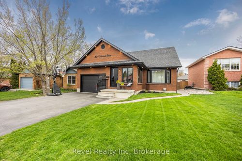 894 Montreal St, Midland, ON, L4R5A7 | Card Image