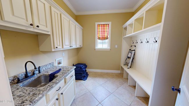 Laundry Room | Image 22