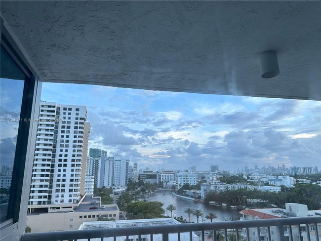 APT-1204 - 2655 Collins Ave, Condo with 2 bedrooms, 2 bathrooms and null parking in Miami Beach FL | Image 16