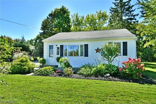 2422 Wilson Sharpsville Rd, Cortland, OH, 44410-9305 | Card Image