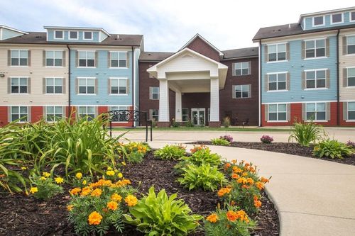 202 N Magnolia Dr, Cedar Falls, IA, 50613-1818 | Card Image