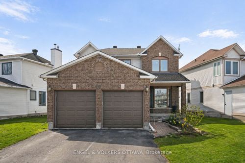 17 Hunterswood Cres, Ottawa, ON, K1G5V1 | Card Image