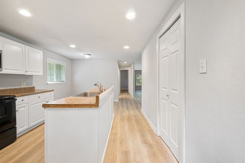 unit-b-143 Old Piney Trl, Paige, TX, 78659-5049 | Card Image