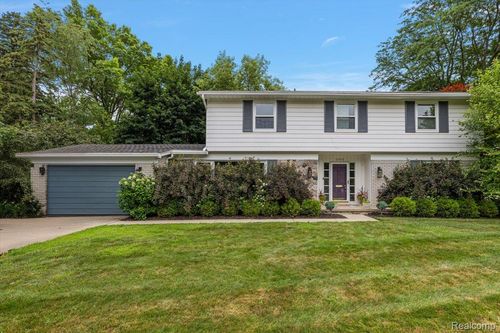 32010 Inglewood St, Beverly Hills, MI, 48025-3956 | Card Image