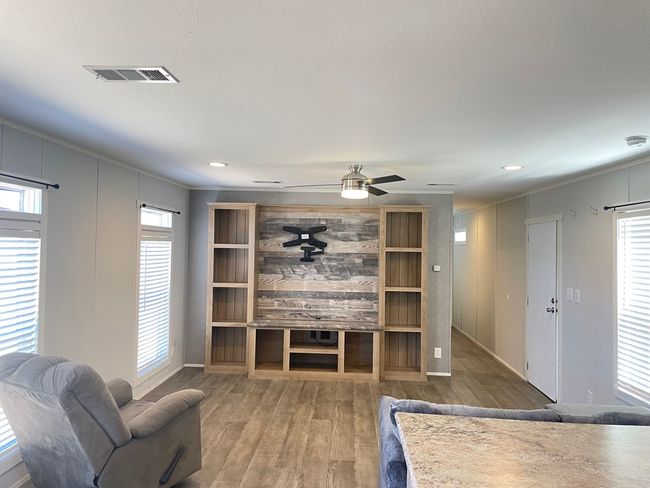 900 Quail Run, House other with 3 bedrooms, 2 bathrooms and null parking in Seven Points TX | Image 4