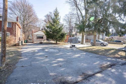 1045 Deta Rd, Mississauga, ON, L5E2R4 | Card Image