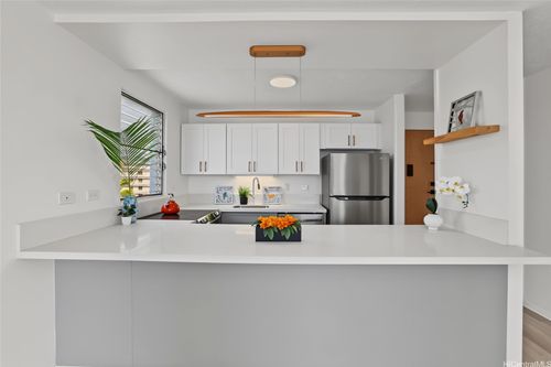 302-3033 Ala Napuaa Pl, Honolulu, HI, 96818-2736 | Card Image