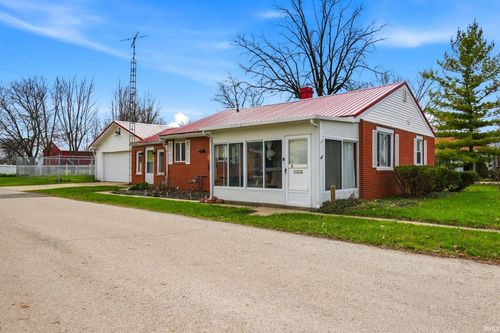 901 W Elm St, Hartford City, IN, 47348-1958 | Card Image