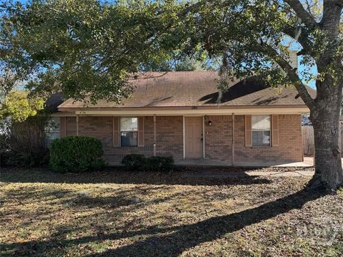 1105 Tomcat Trl, Hinesville, GA, 31313-9127 | Card Image