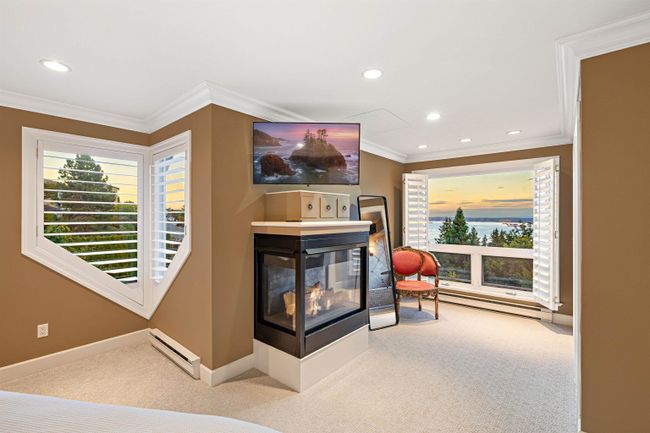 5084 Pinetree Crescent, House other with 3 bedrooms, 3 bathrooms and 4 parking in West Vancouver BC | Image 22