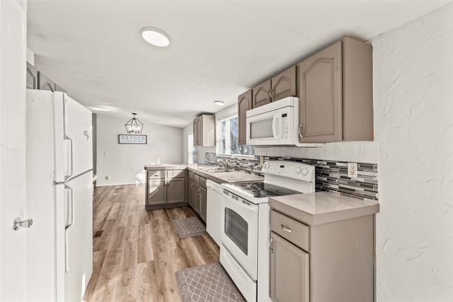 2001 Island Cir, House other with 4 bedrooms, 2 bathrooms and null parking in Tool TX | Image 7