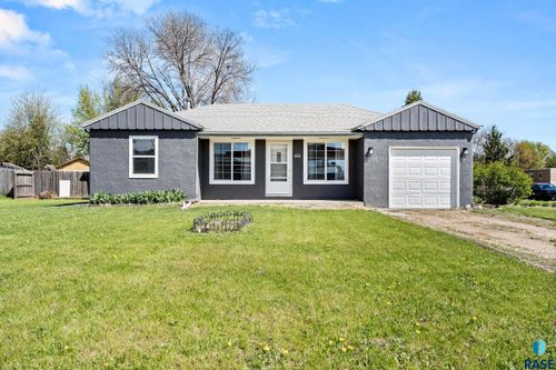 100 W 1st St Street, Tea, SD, 57064 | Card Image