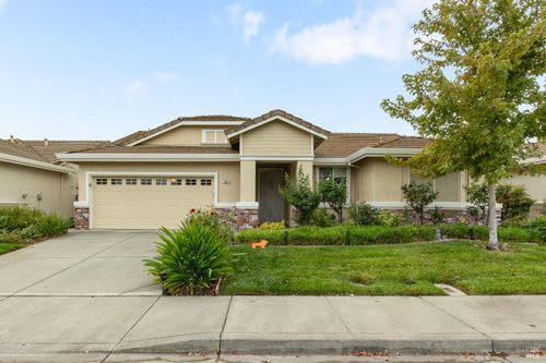 220 Mandarin Cir, Vacaville, CA, 95687-3113 | Card Image