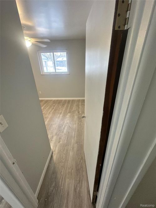 35691 Fairchild St, Westland, MI, 48186-4142 | Card Image