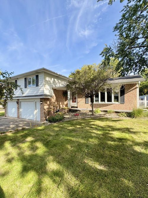 1057 N 31st Pl, Fort Dodge, IA, 50501-2919 | Card Image