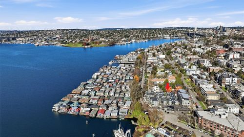 c-2016 Fairview Ave E, Seattle, WA, 98102-3512 | Card Image