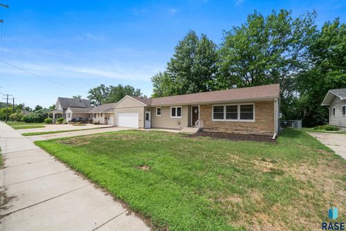 805 N Dakota St, Canton, SD, 57013-1315 | Card Image