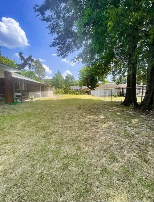 1311 Faxon Ave, Memphis, TN, 38104-6812 | Card Image