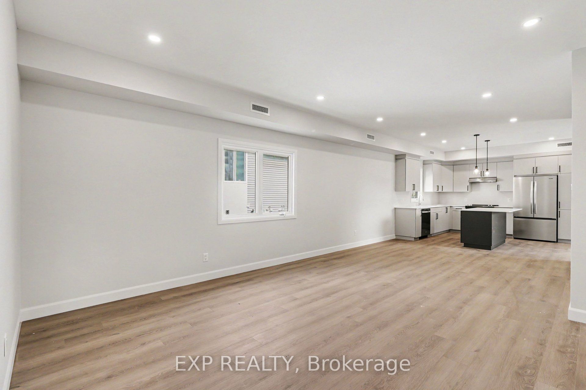 Residential Lease in Russell 4