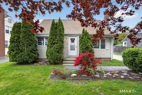 106 Moritz Place, Fairfield, CT, 06824 | Card Image