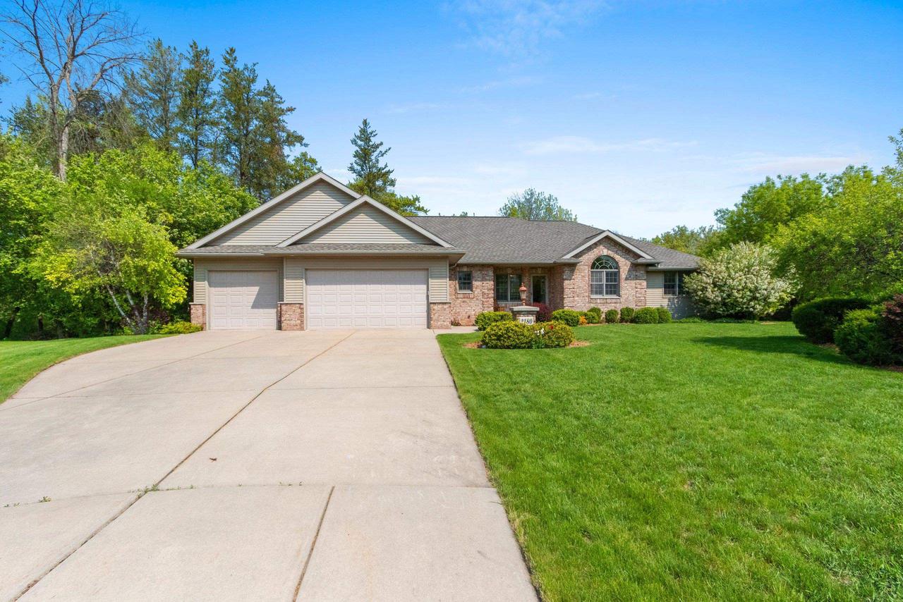 River Trail Ct, DE Pere, WI 54115