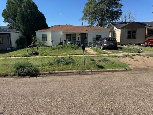 721 W Grover St, Floydada, TX, 79235-2005 | Card Image