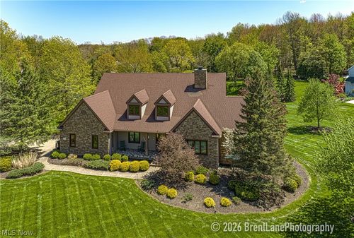 8135 Thackeray Ct, Broadview Heights, OH, 44147-1392 | Card Image