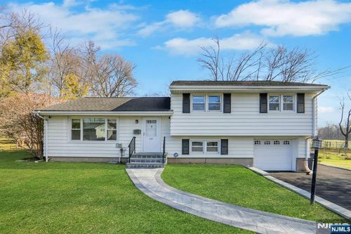 117 Brookview Ter, Bergenfield, NJ, 07621-3147 | Card Image