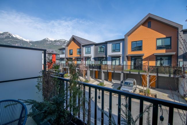 1386 Marinaside Place, Townhouse with 3 bedrooms, 2 bathrooms and 2 parking in Squamish BC | Image 10