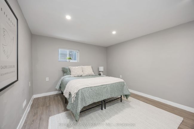 12 Sunset Ave, House other with 5 bedrooms, 2 bathrooms and 8 parking in Warwick ON | Image 27