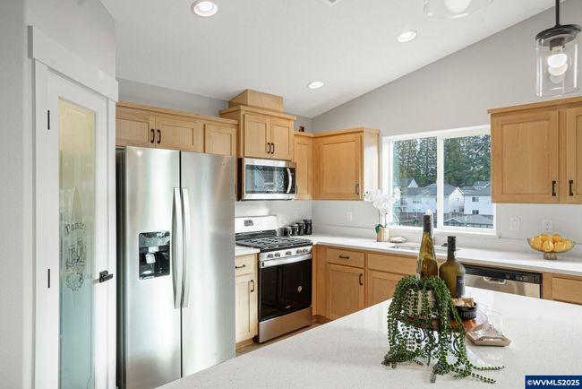 5666 Jeremy Valley Dr Se, House other with 5 bedrooms, 3 bathrooms and null parking in Salem OR | Image 9