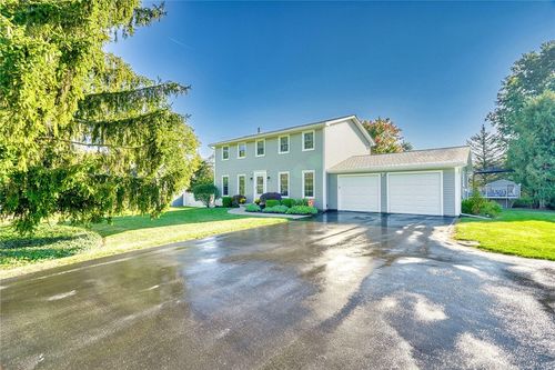 6215 Buckskin Dr, Farmington, NY, 14425-1136 | Card Image