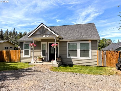 606 2nd St, Cove, OR, 97824-8702 | Card Image
