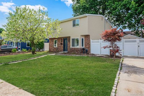 40 Buttercup Ln, Levittown, NY, 11756-2311 | Card Image