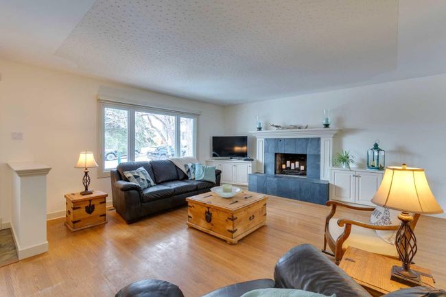 75 Canyon Drive Nw, Home with 5 bedrooms, 2 bathrooms and 4 parking in Calgary AB | Image 6