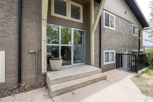 202-521 18th St W, Saskatoon, SK, S7M1C8 | Card Image