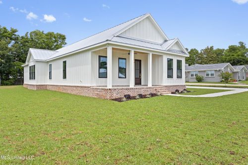 217 White Harbor Rd, Long Beach, MS, 39560-5611 | Card Image
