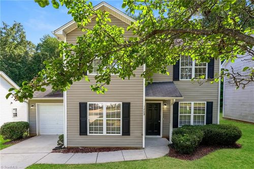 1209 Maury Ln, Greensboro, NC, 27401-4274 | Card Image