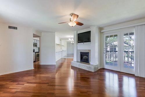 apt-209-16301 Ledgemont Ln, Addison, TX, 75001-5979 | Card Image