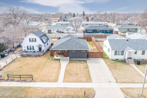 1525 4th Ave W, Williston, ND, 58801-4125 | Card Image