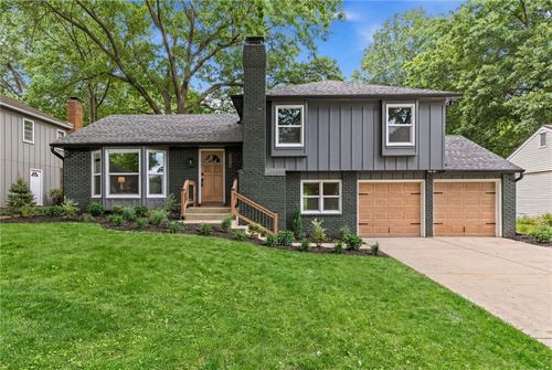 9724 Slater Ln, Overland Park, KS, 66212-4045 | Card Image
