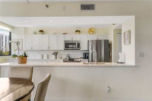 apt-405-20185 E Country Club Dr, Aventura, FL, 33180-3049 | Card Image