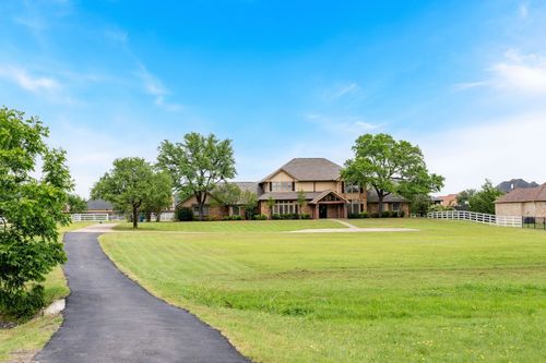 915 W Pleasant Run Rd, Desoto, TX, 75115-2820 | Card Image