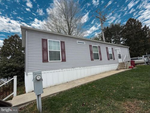 15 Mockingbird Ln, PHOENIXVILLE, PA, 19460-2217 | Card Image