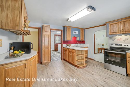 421 S Parsons St, Merrill, MI, 48637-2519 | Card Image