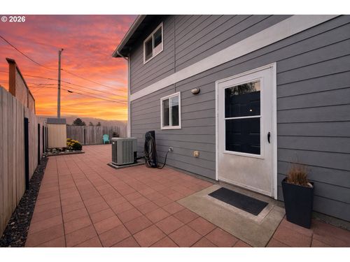 b-325 Matot St, Brookings, OR, 97415-9267 | Card Image